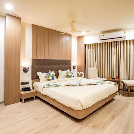 Hotel Nexus Райкот Екстериор снимка