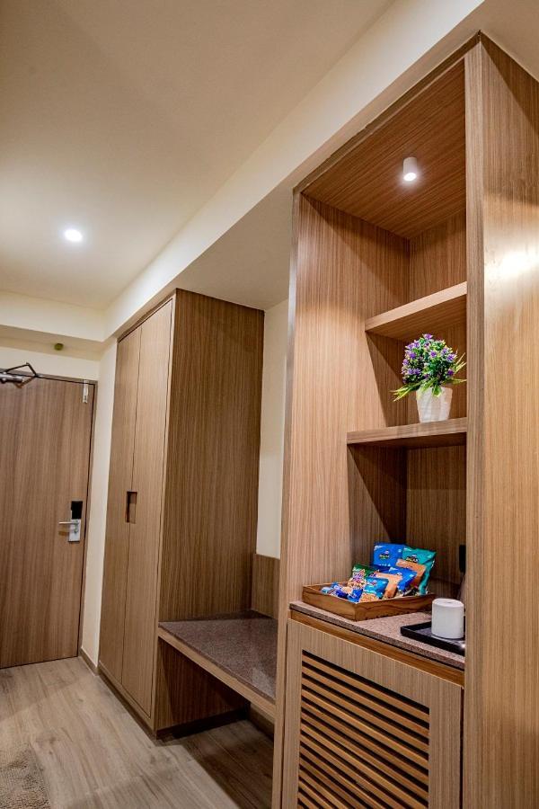Hotel Nexus Райкот Екстериор снимка