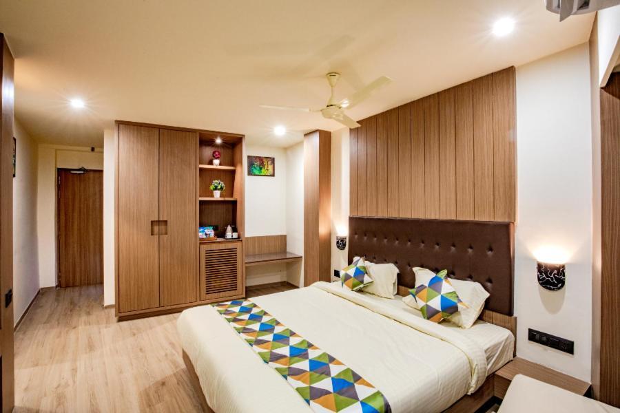 Hotel Nexus Райкот Екстериор снимка