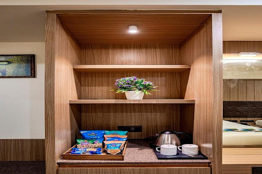Hotel Nexus Райкот Екстериор снимка