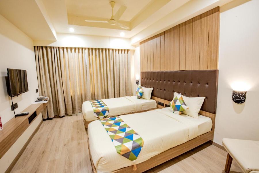 Hotel Nexus Райкот Екстериор снимка