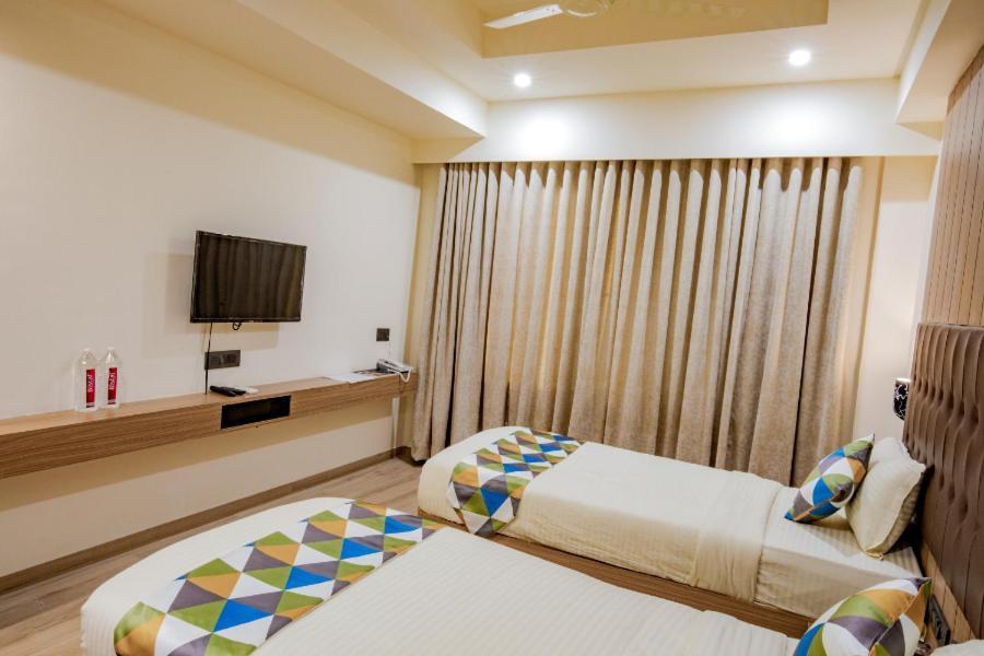 Hotel Nexus Райкот Екстериор снимка