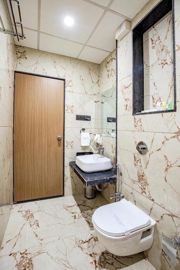 Hotel Nexus Райкот Екстериор снимка